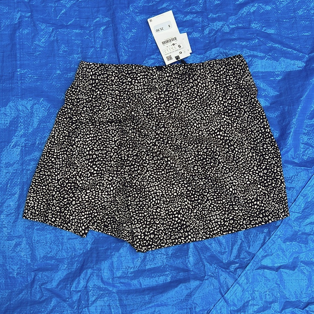 Zara black / white shorts